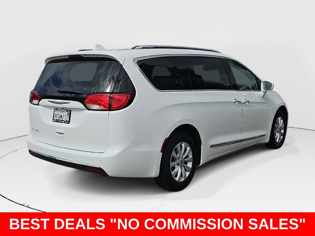Used 2018 Chrysler Pacifica Touring-L FWD image 3