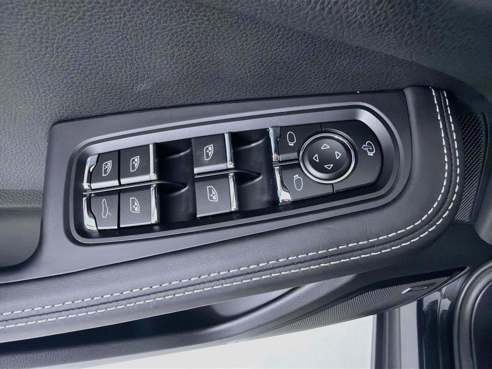 New 2026 Porsche Macan S AWD/4WD image 9