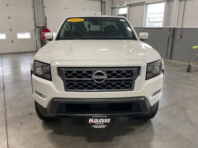 Used 2024 Nissan Frontier SV w/ SV Convenience Package image 2