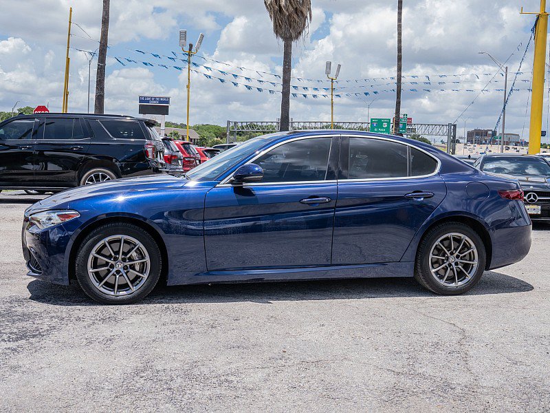Used 2018 Alfa Romeo Giulia AWD image 8