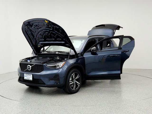 New 2026 Volvo XC40 B5 Core w/ Climate Package image 9