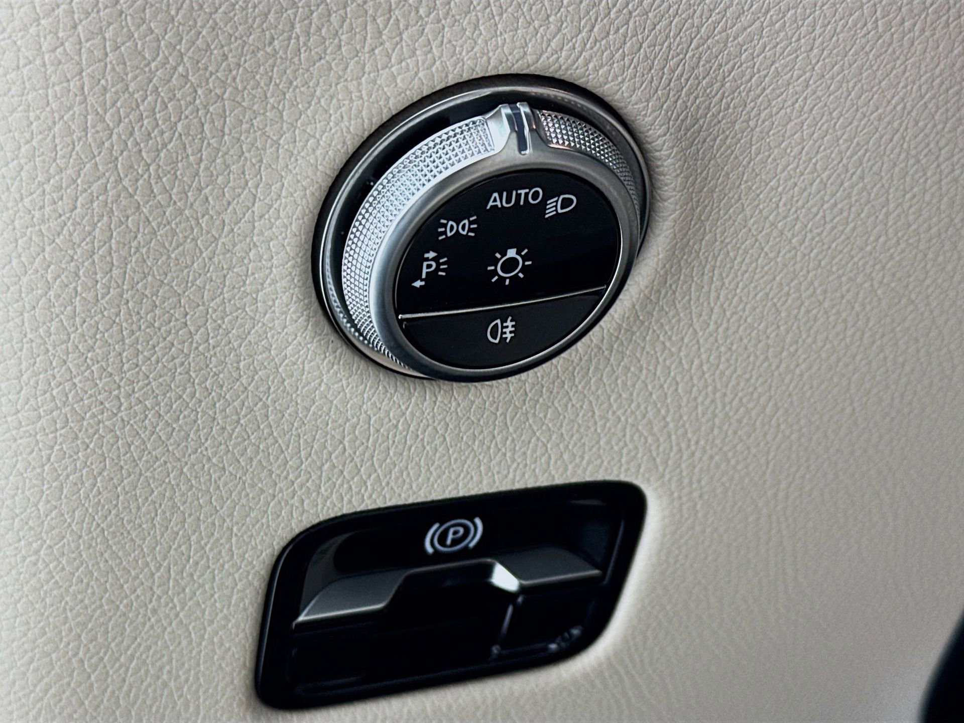 New 2026 Mercedes-Benz GLC 300 image 11