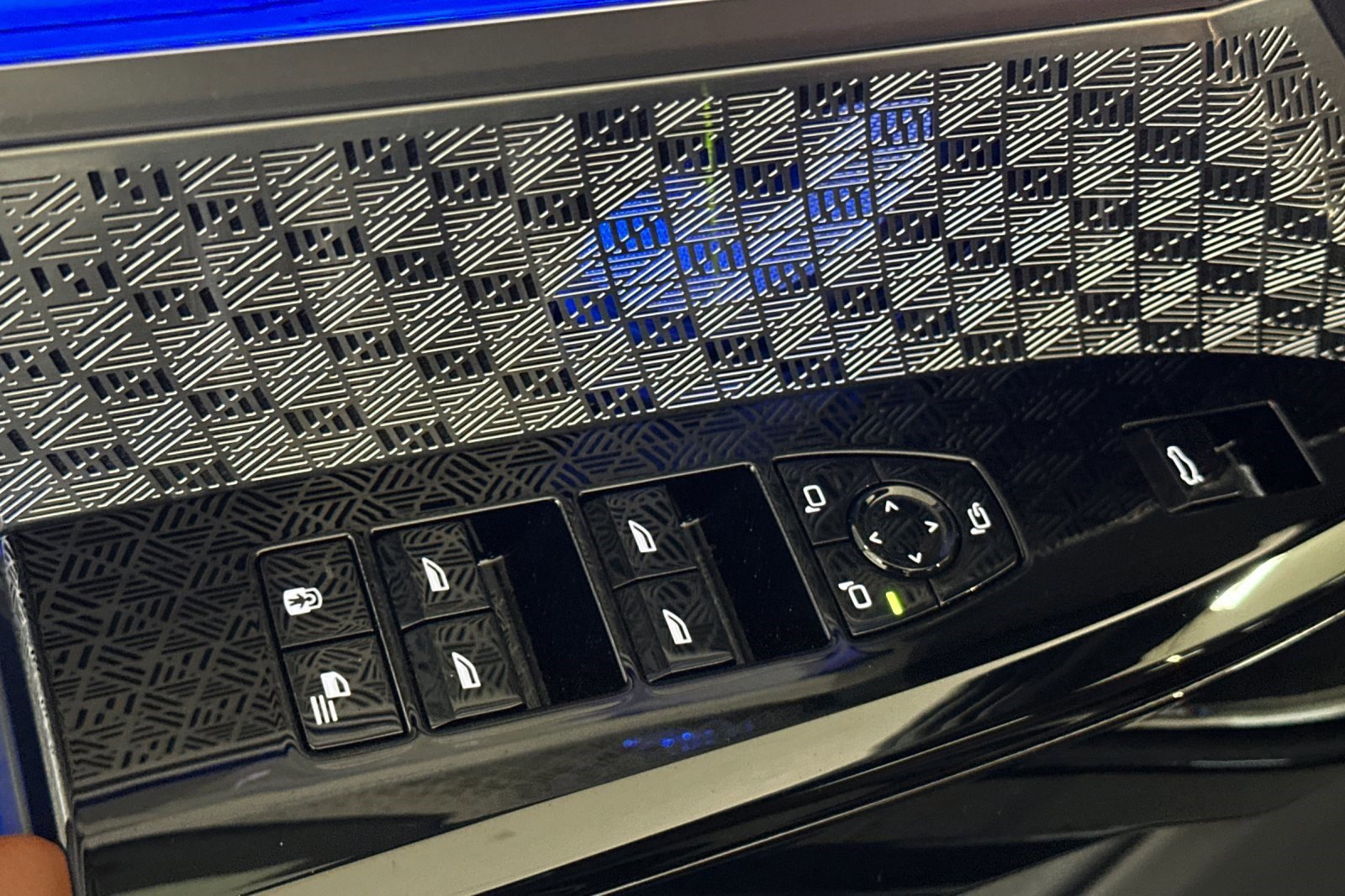 Used 2025 BMW i7 xDrive60 image 13