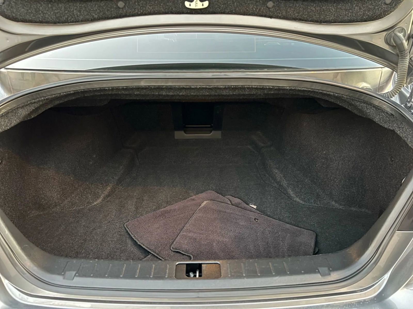 Used 2018 INFINITI Q70 Luxe image 16