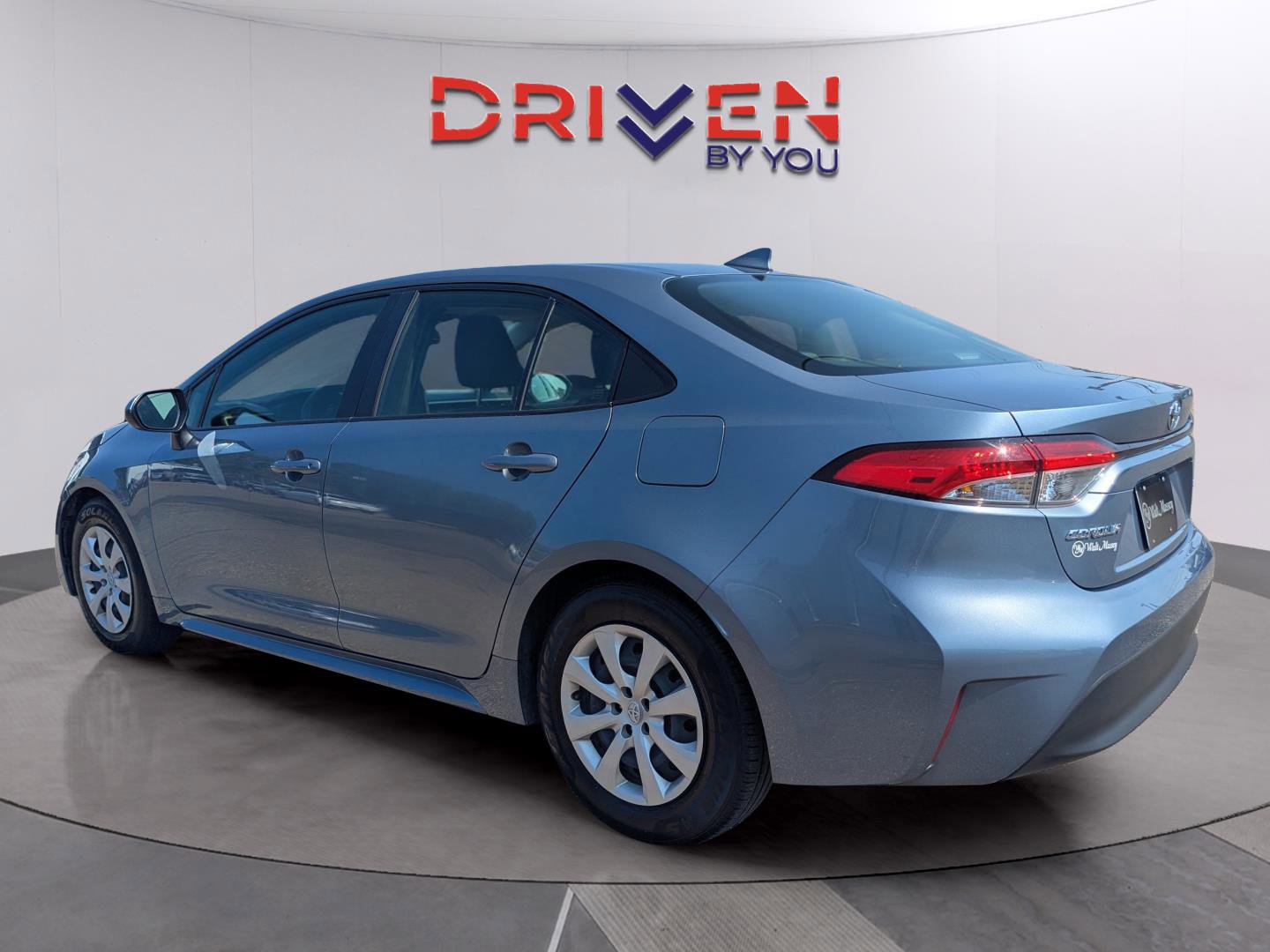 Used 2023 Toyota Corolla LE image 3