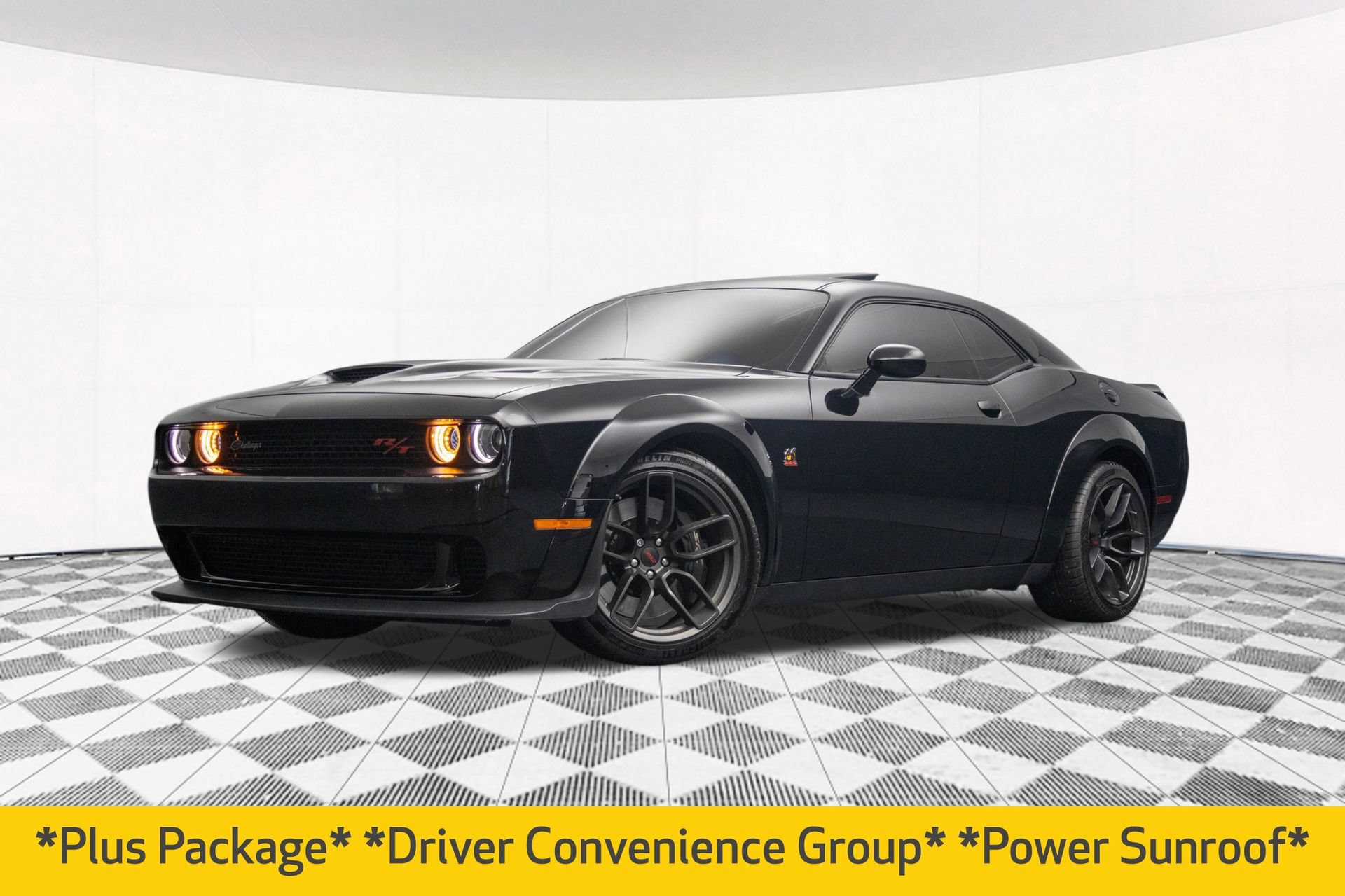 Used 2022 Dodge Challenger R/T Scat Pack RWD image 2