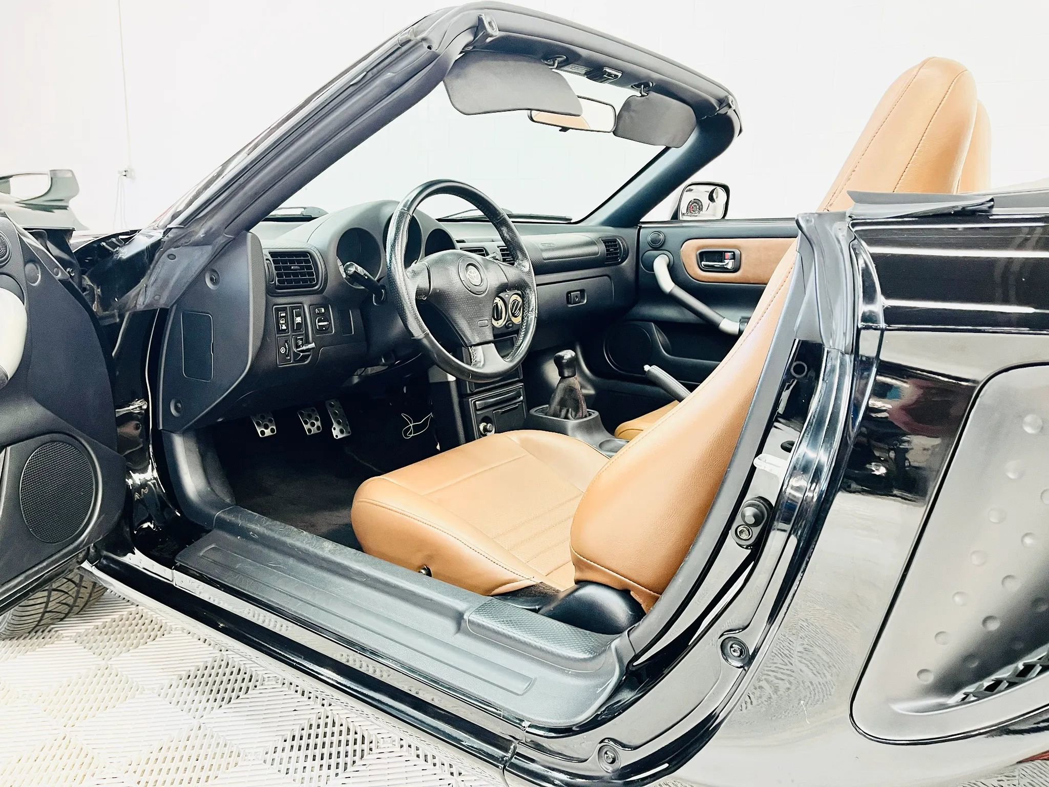 Used 2002 Toyota MR2 RWD image 18