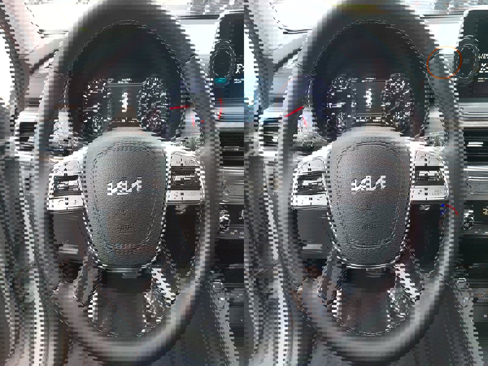 Used 2022 Kia Telluride SX w/ SX Prestige Package image 17