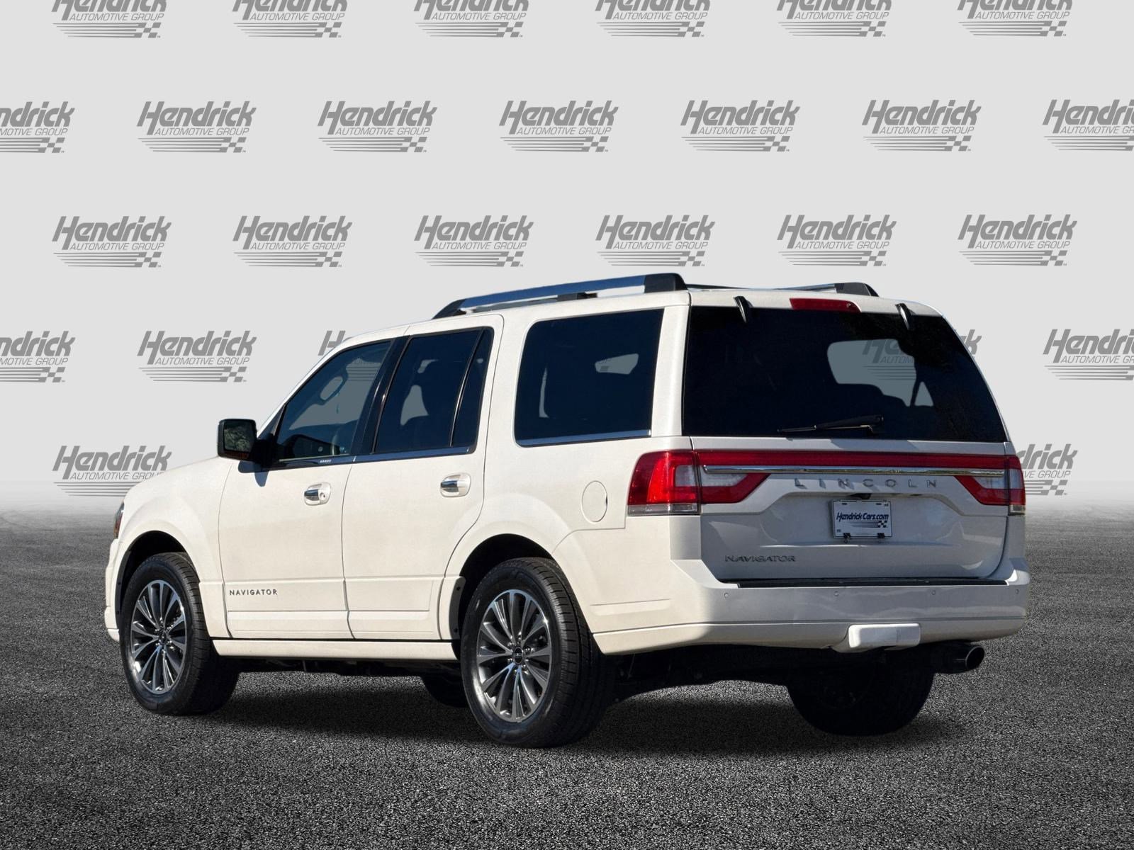 Used 2017 Lincoln Navigator Select image 7