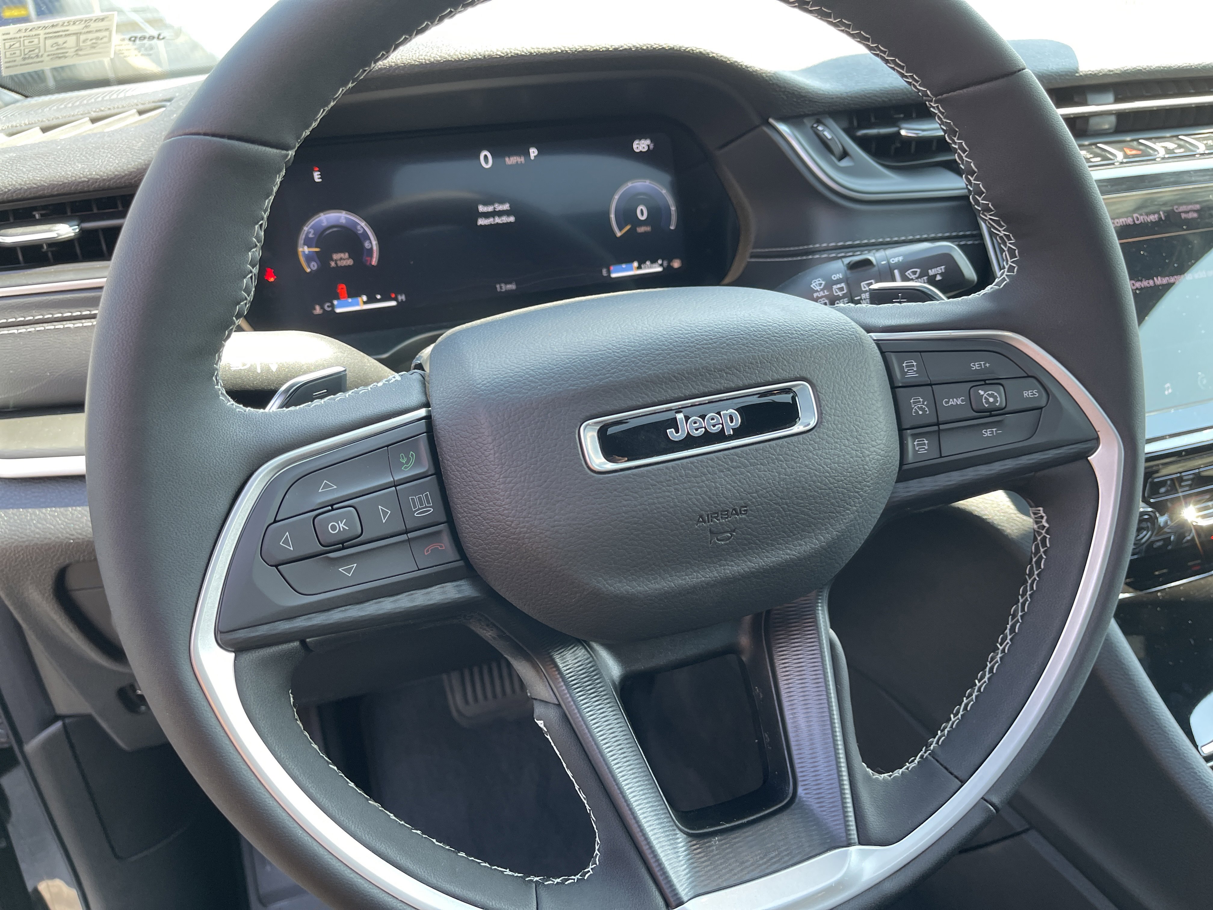 New 2025 Jeep Grand Cherokee Altitude image 18