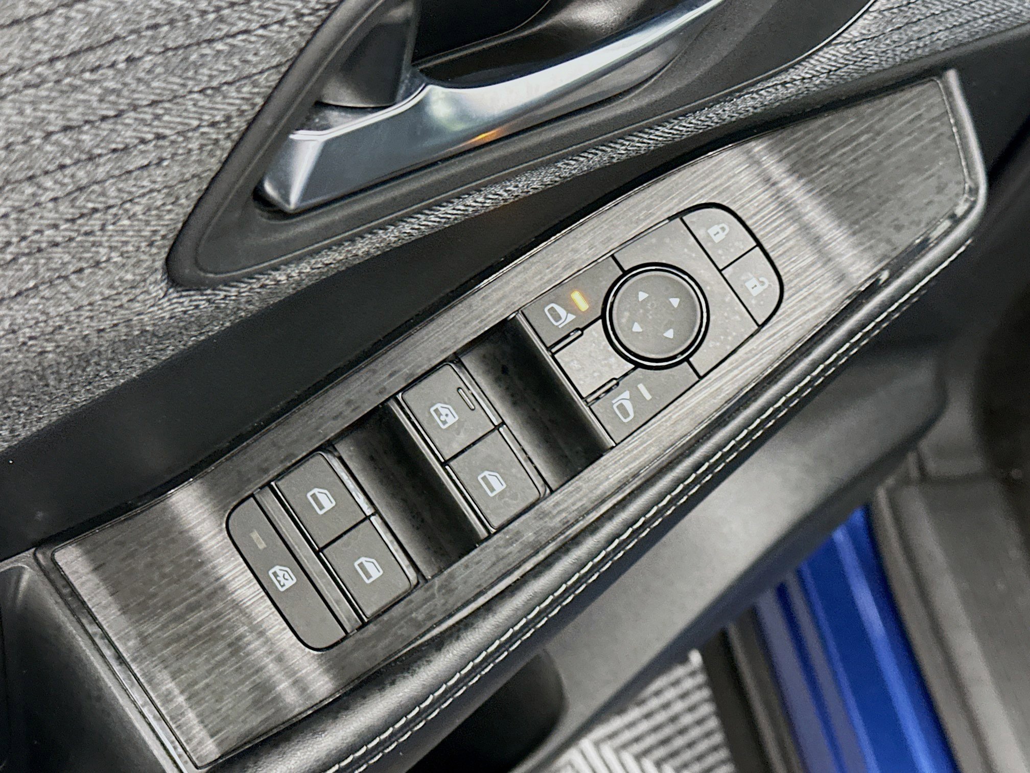 Used 2023 Nissan Rogue SV image 15