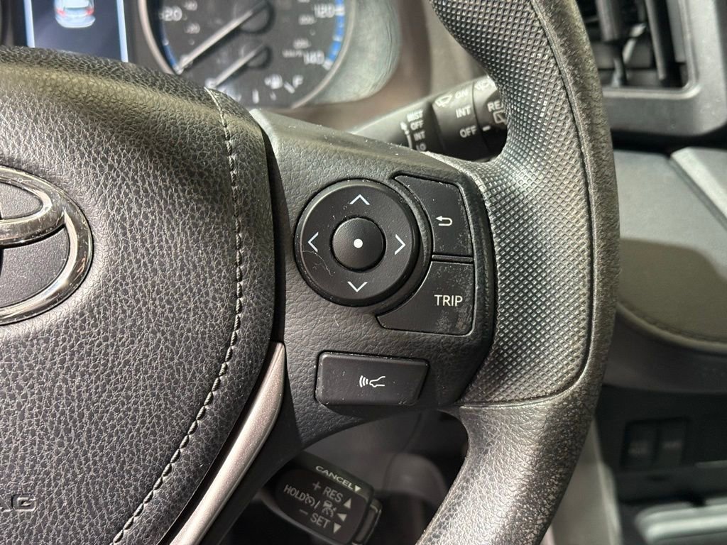 Used 2018 Toyota RAV4 LE image 23