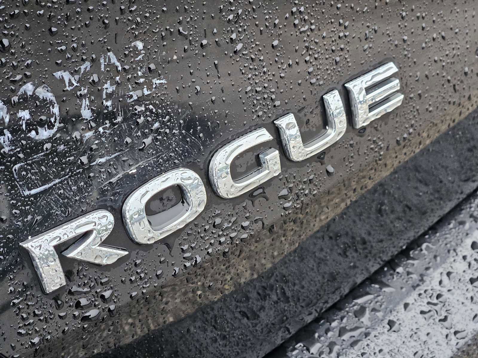 Used 2017 Nissan Rogue SV w/ SV Premium Package FWD image 11