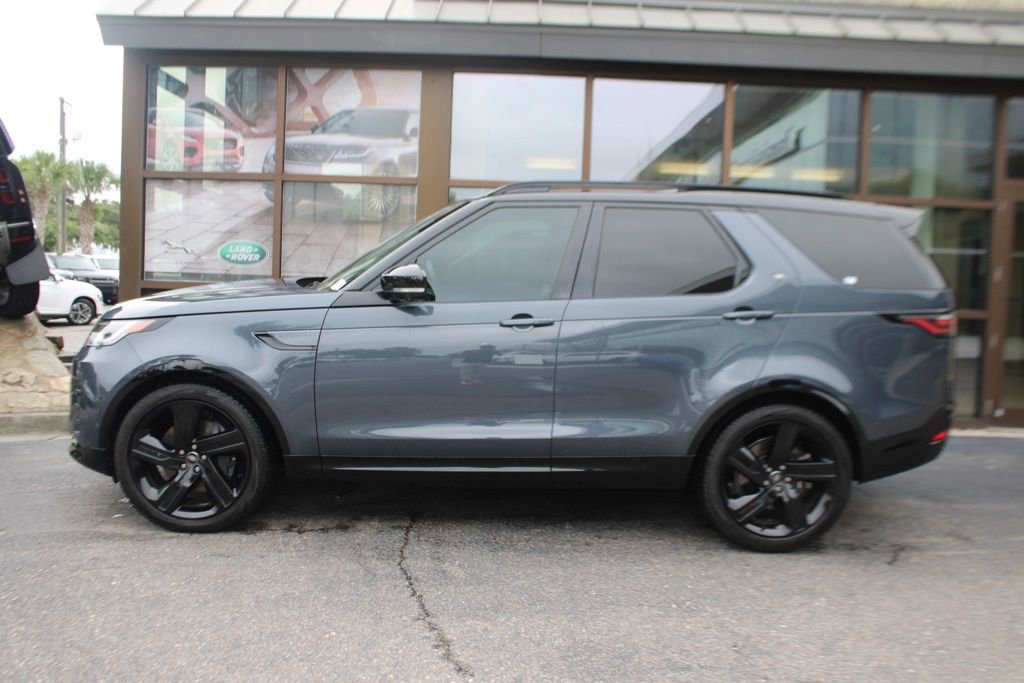 Certified 2024 Land Rover Discovery Dynamic SE video 2