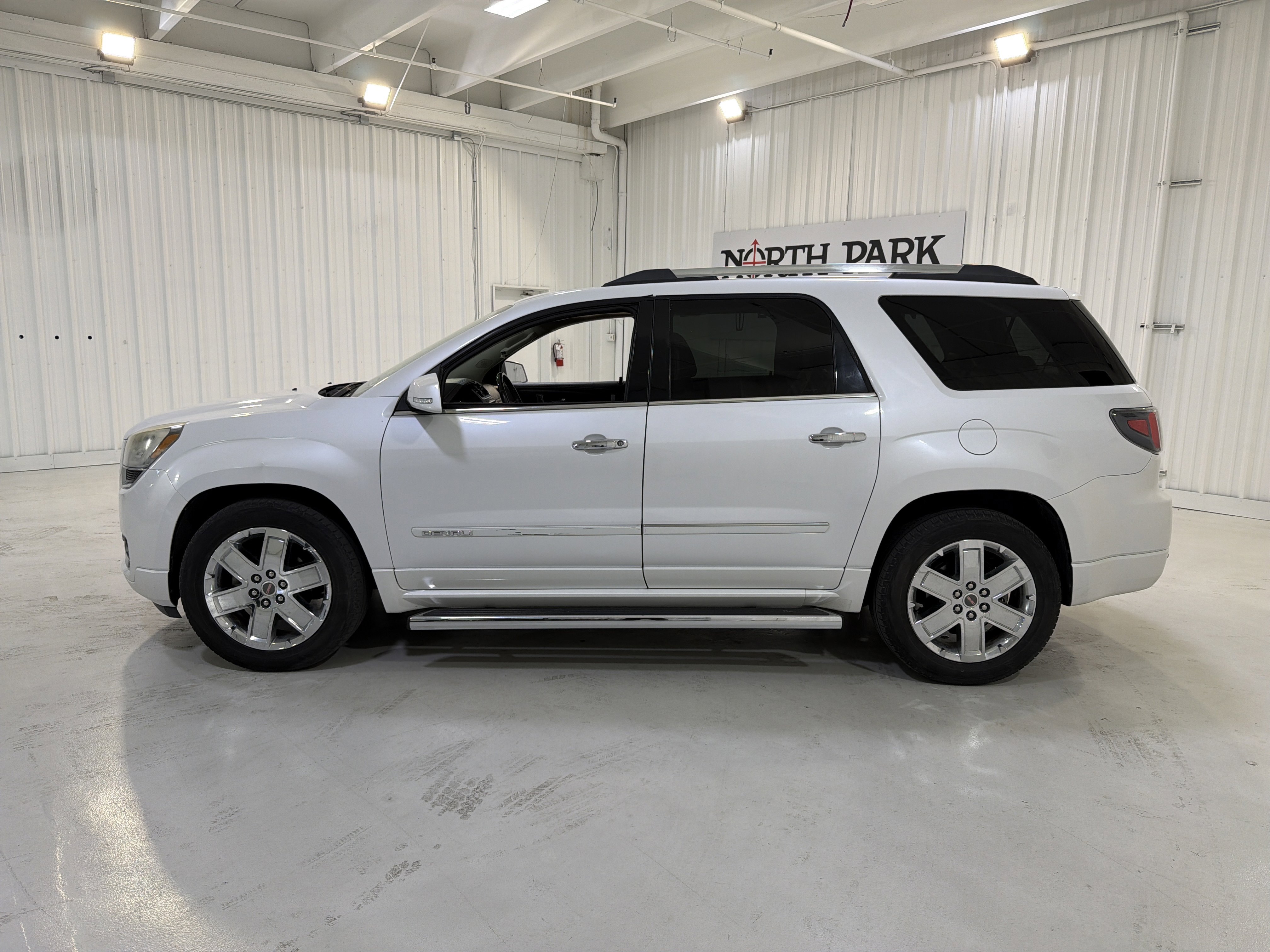 Used 2016 GMC Acadia Denali image 2