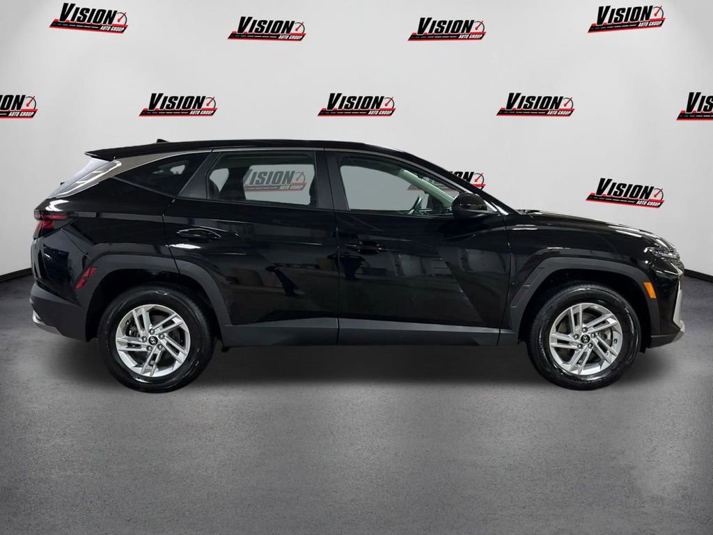 Certified 2025 Hyundai Tucson SE image 4