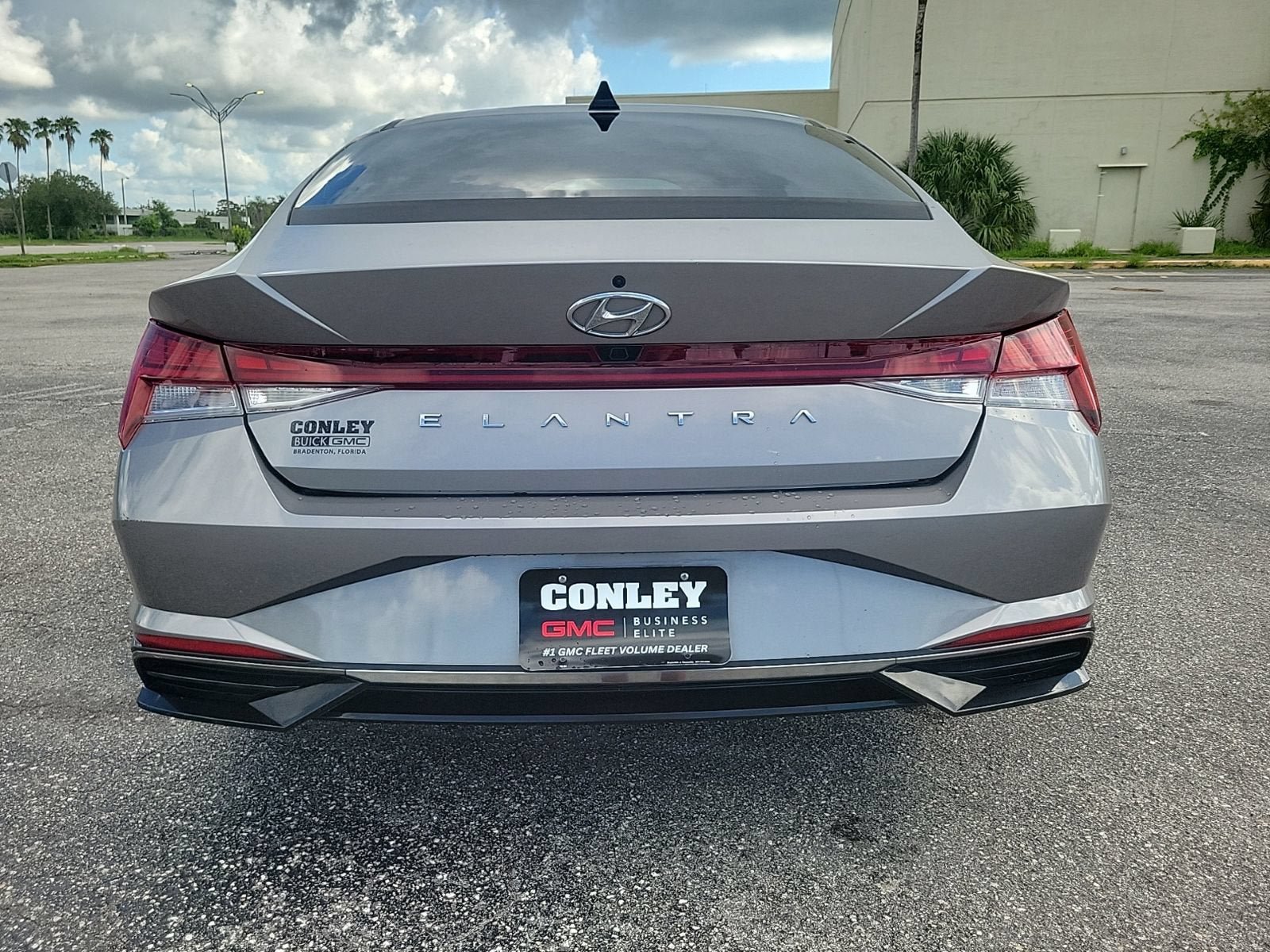 Used 2021 Hyundai Elantra SEL w/ Convenience + Premium Package FWD image 7