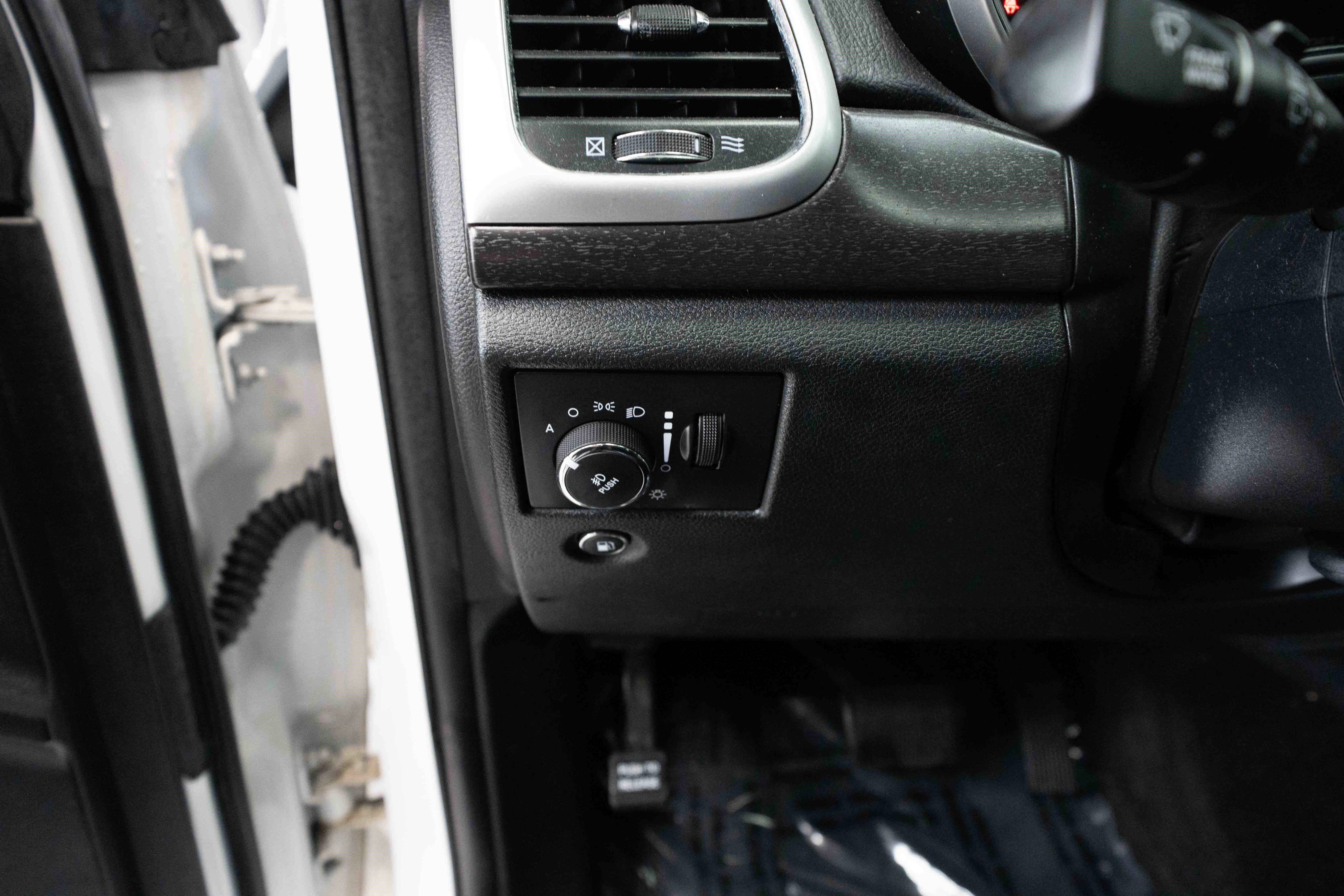 Used 2015 Jeep Grand Cherokee Altitude image 11