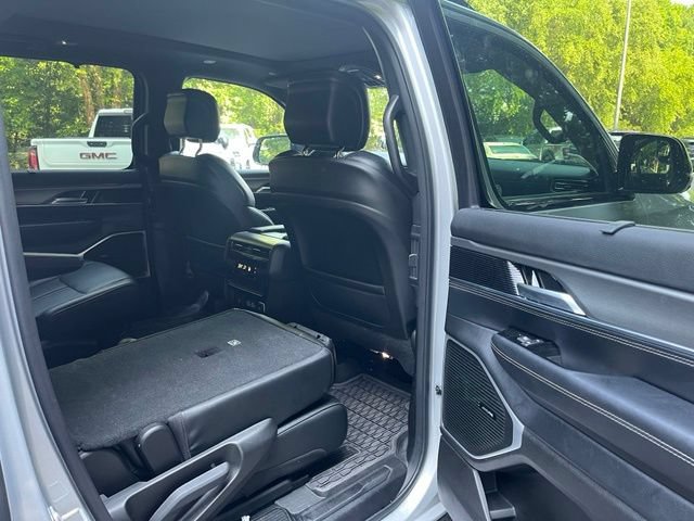 Used 2024 Jeep Wagoneer Series II w/ Convenience Group I AWD/4WD image 12