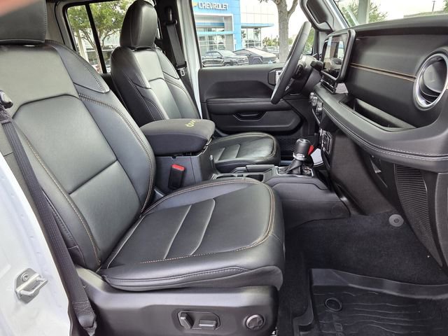 Used 2025 Jeep Wrangler Sahara image 21