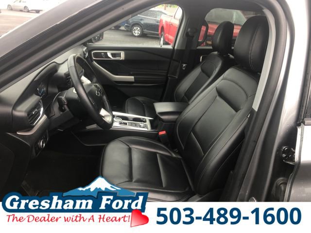 Used 2024 Ford Explorer XLT w/ Equipment Group 202A AWD/4WD image 17