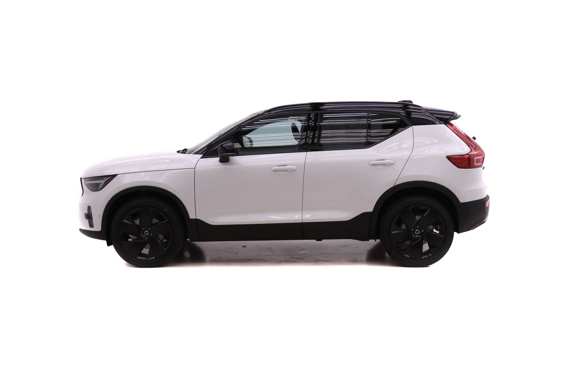New 2026 Volvo XC40 B5 Ultra w/ Climate Package AWD/4WD image 3