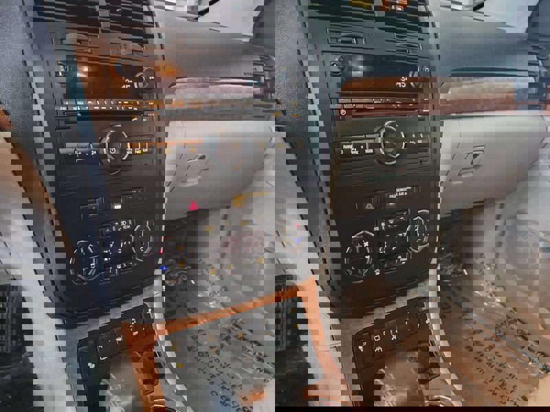 Used 2010 Saturn Outlook XR image 24