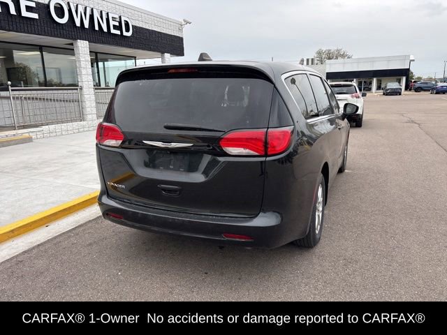 Used 2022 Chrysler Voyager LX FWD image 7