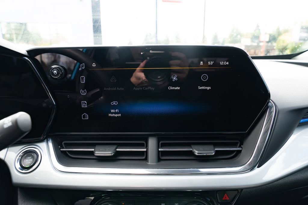 Used 2025 Chevrolet Trax LT image 14