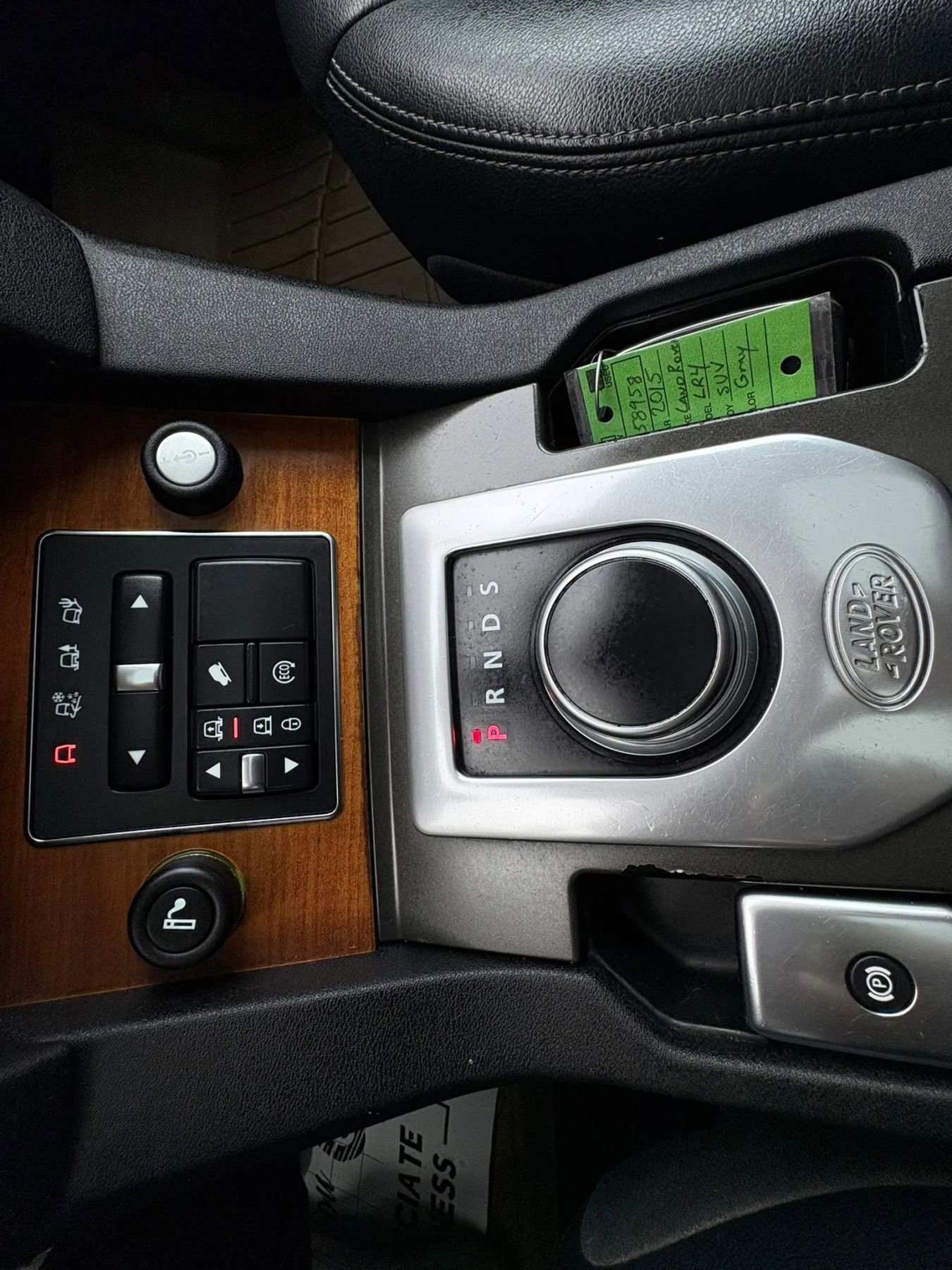 Used 2015 Land Rover LR4 HSE image 19