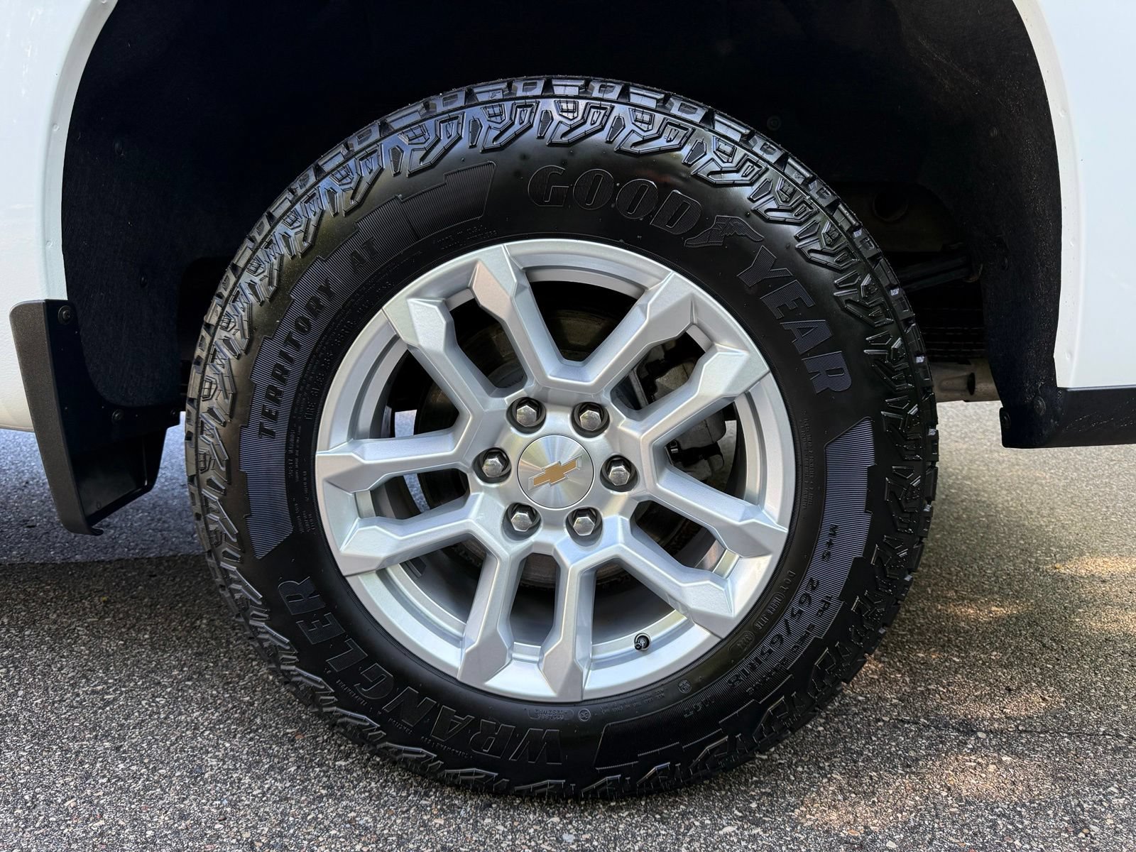 Used 2025 Chevrolet Silverado 1500 LT AWD/4WD image 19