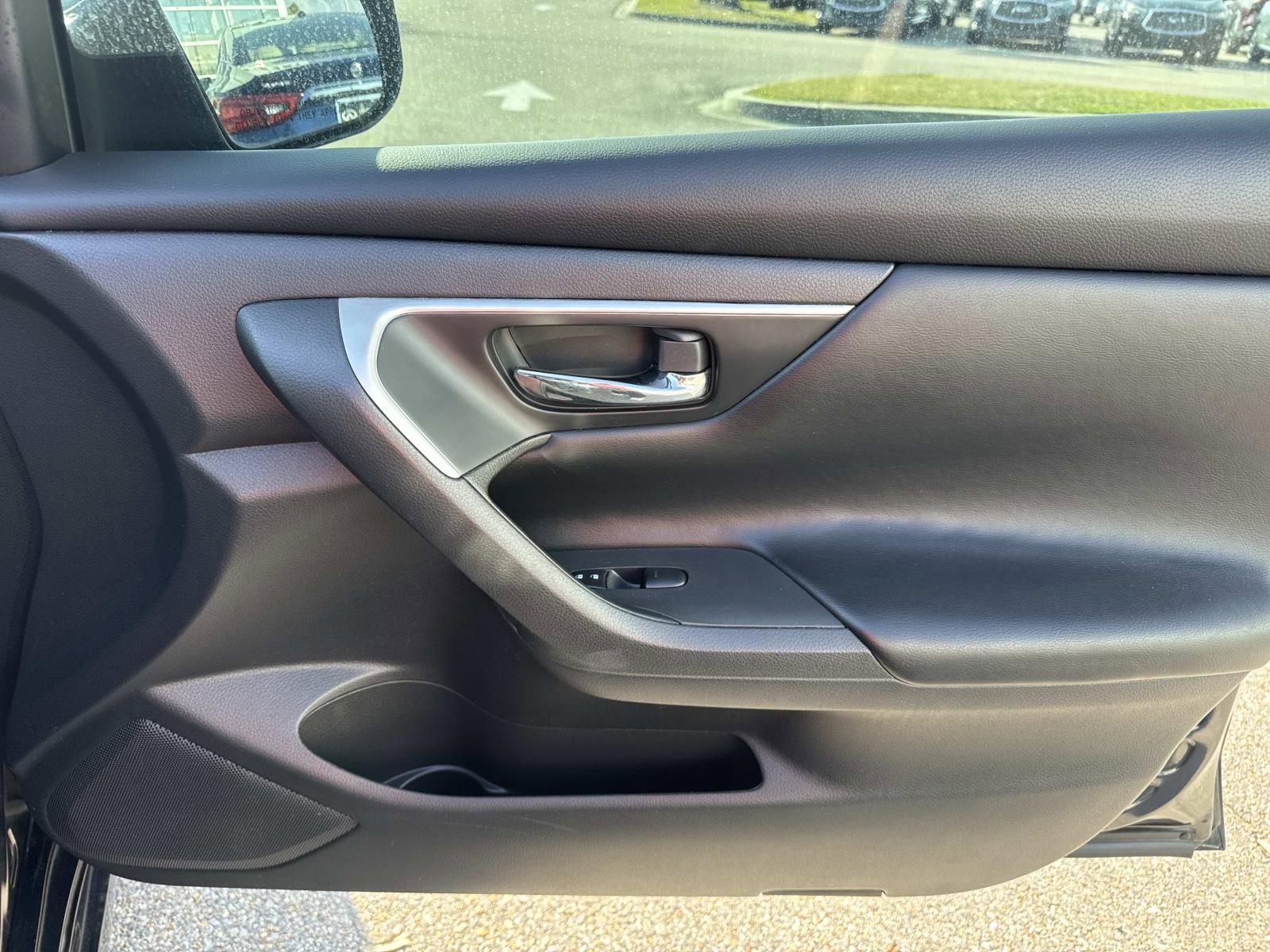 Used 2018 Nissan Altima 2.5 SV image 14