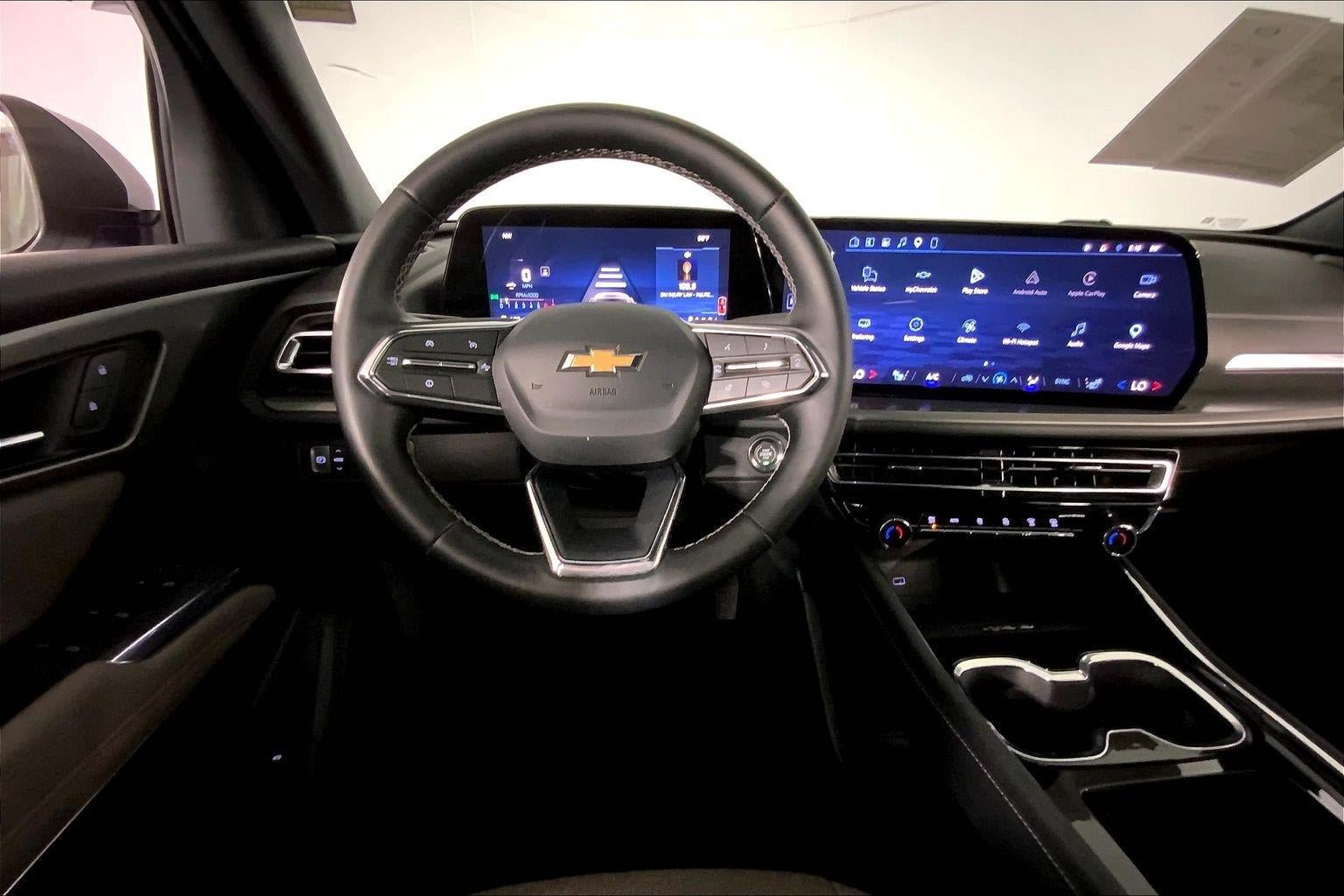 Used 2026 Chevrolet Traverse LT w/ Driver Confidence Package FWD image 5