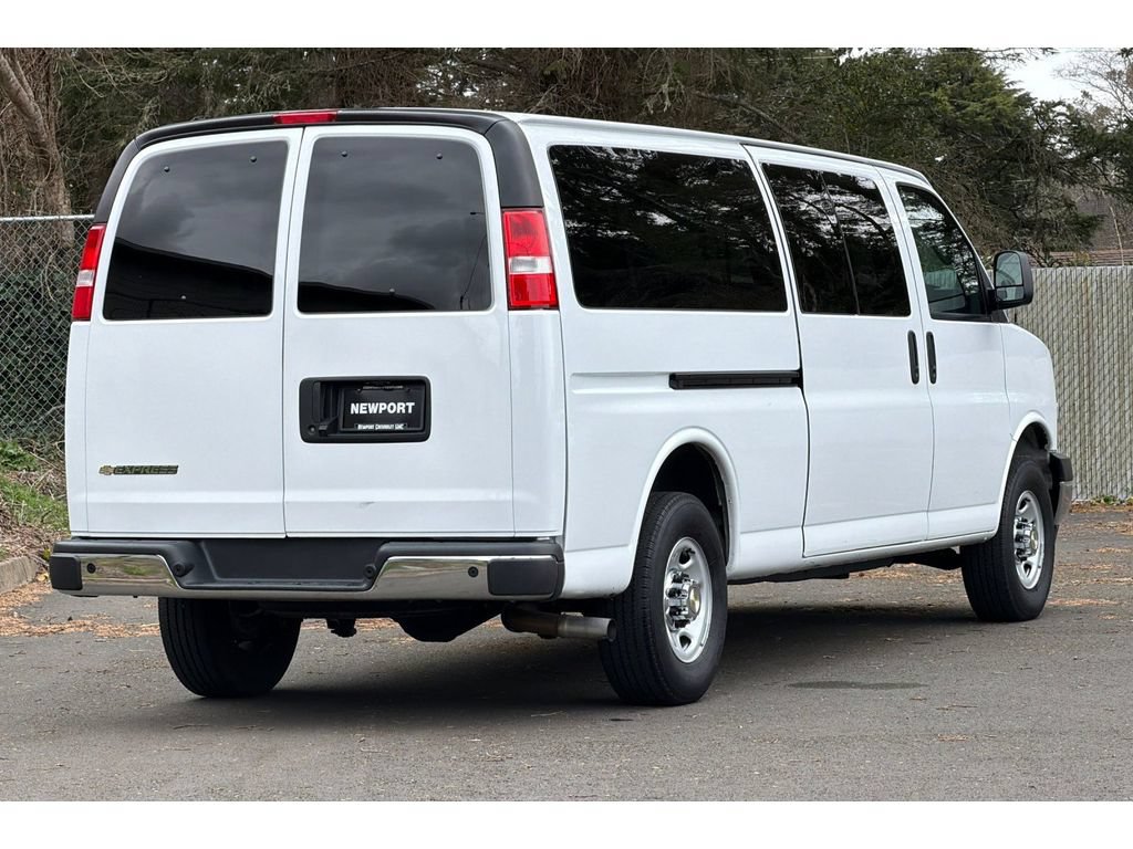 Used 2024 Chevrolet Express 3500 LT w/ LT Preferred Equipment Group RWD image 4