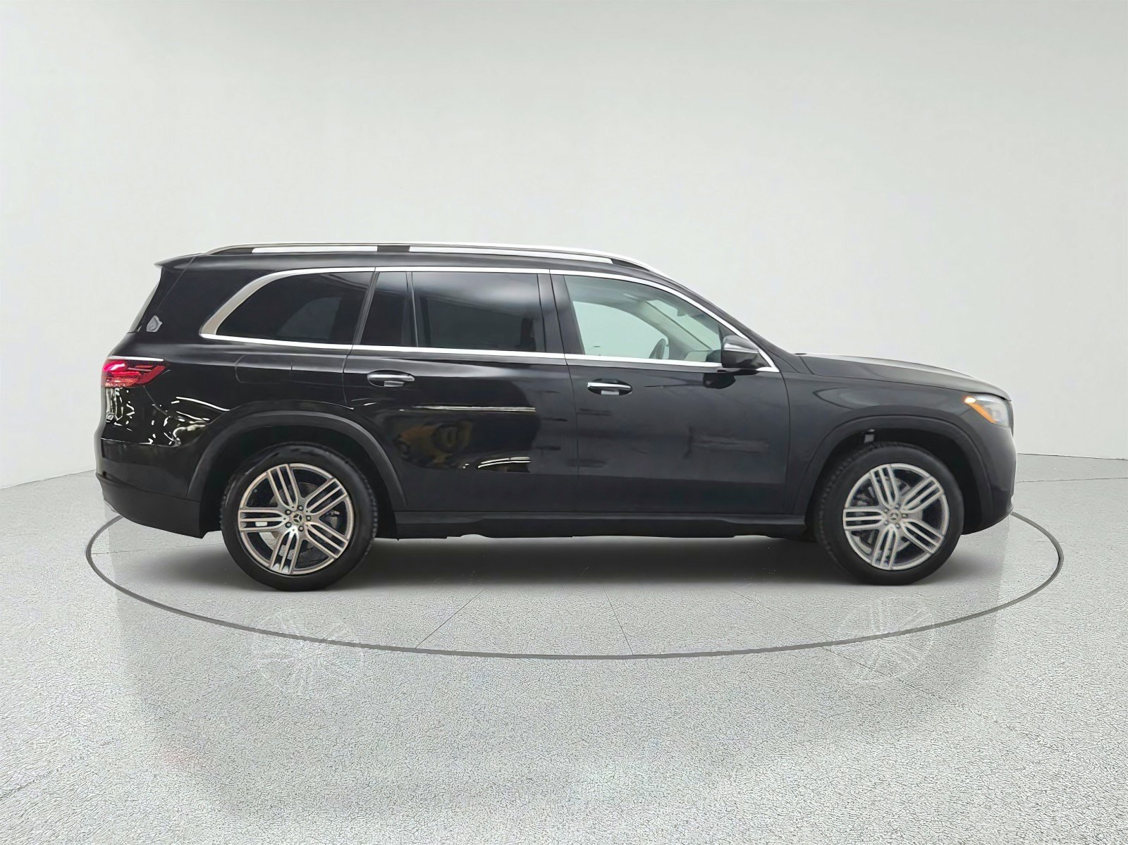 Certified 2026 Mercedes-Benz GLS 450 4MATIC image 4