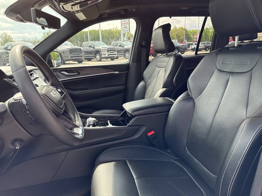 Used 2023 Jeep Grand Cherokee Overland w/ Luxury Tech Group IV AWD/4WD image 51