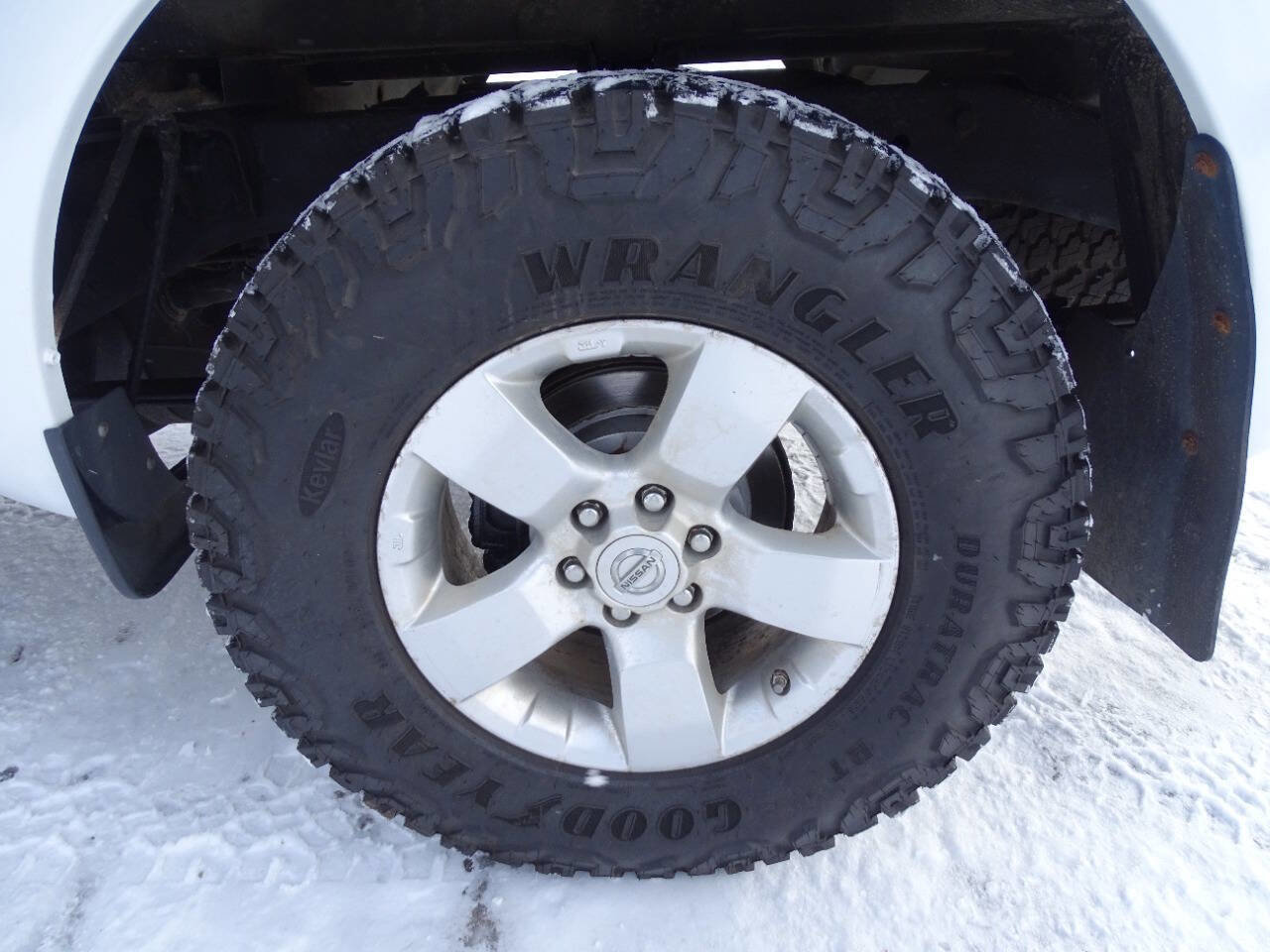 Used 2013 Nissan Frontier SV image 35