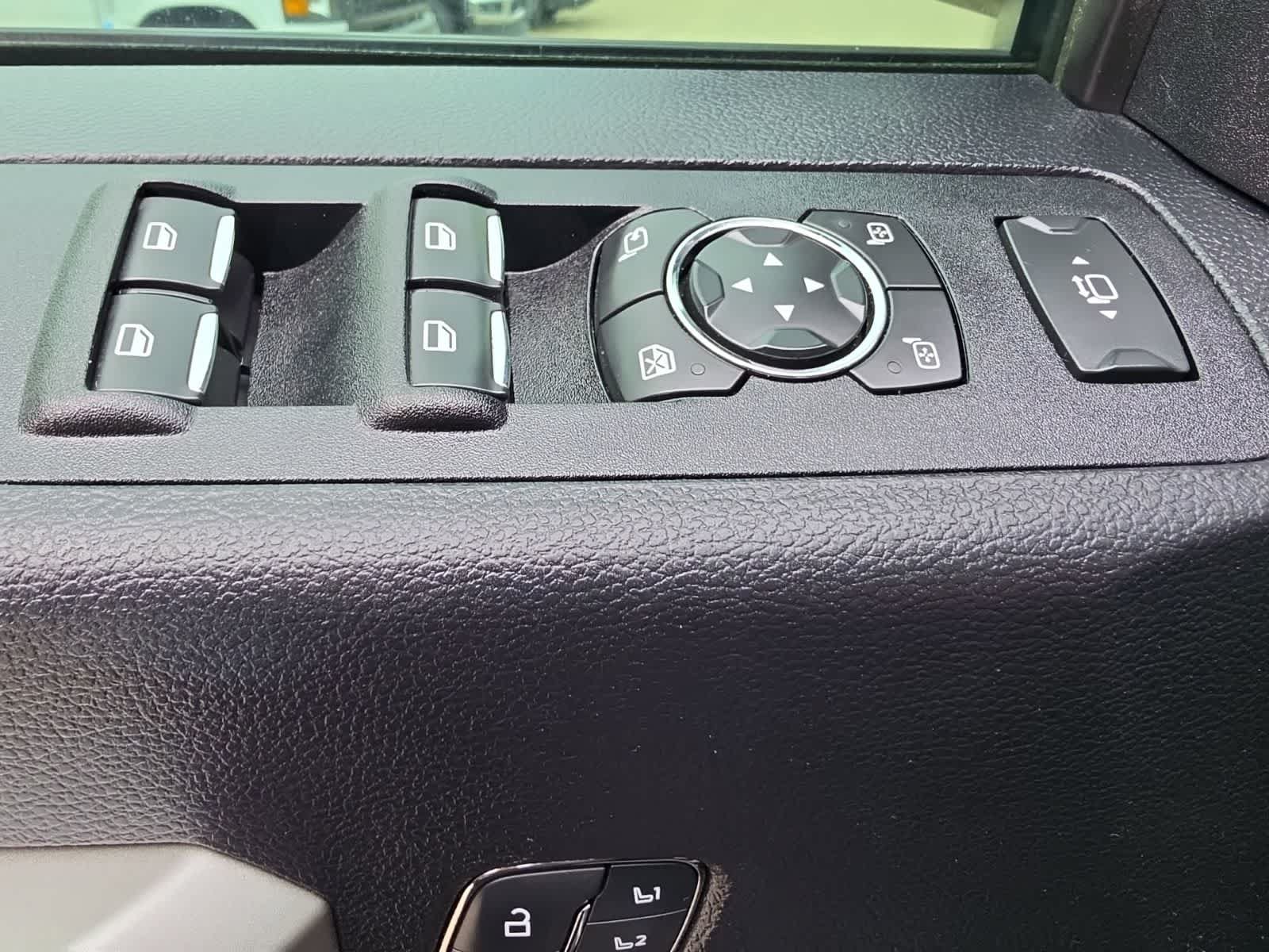 Used 2020 Ford F350 Lariat w/ Tremor Off-Road Package AWD/4WD image 28