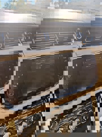 Used 2016 Land Rover Range Rover HSE image 15