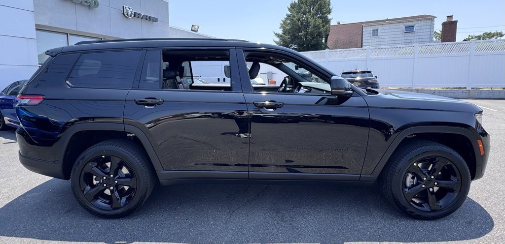 New 2025 Jeep Grand Cherokee L Limited w/ Black Appearance Package image 8