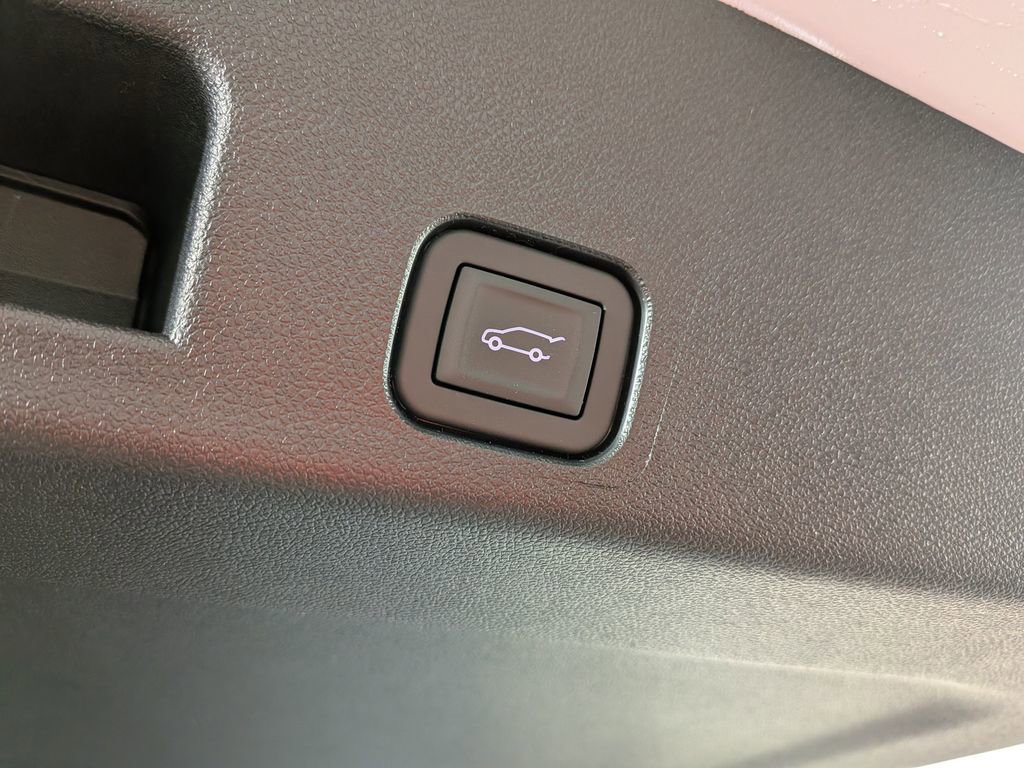 New 2026 Chevrolet Traverse Z71 w/ Enhanced Driving Package image 11