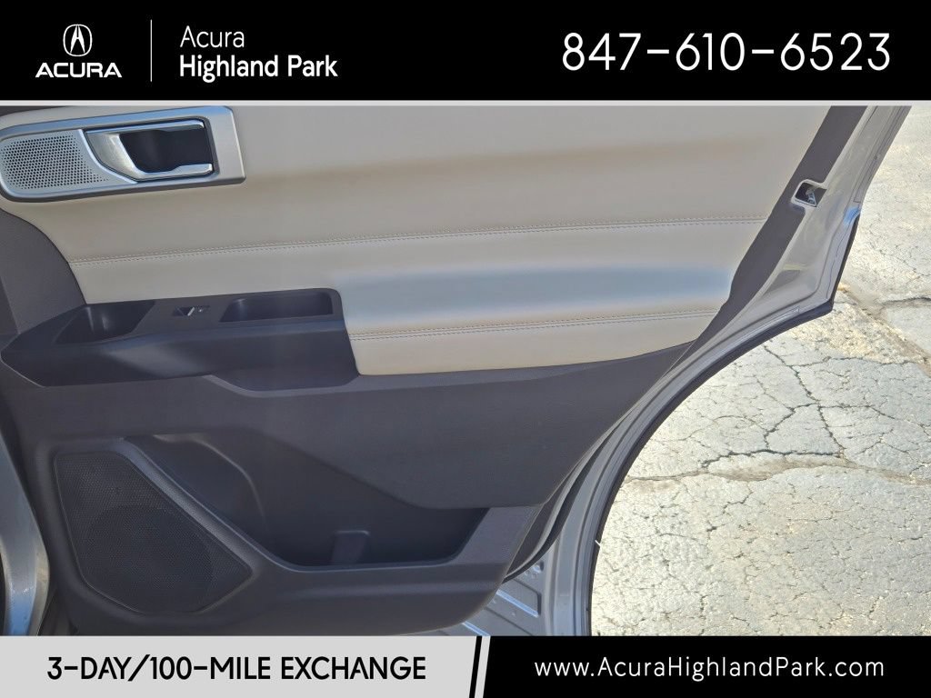 Used 2020 Ford Explorer Platinum w/ Premium Technology Package AWD/4WD image 15