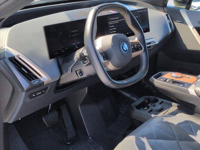 Used 2024 BMW iX xDrive50 w/ Premium Package AWD/4WD image 10