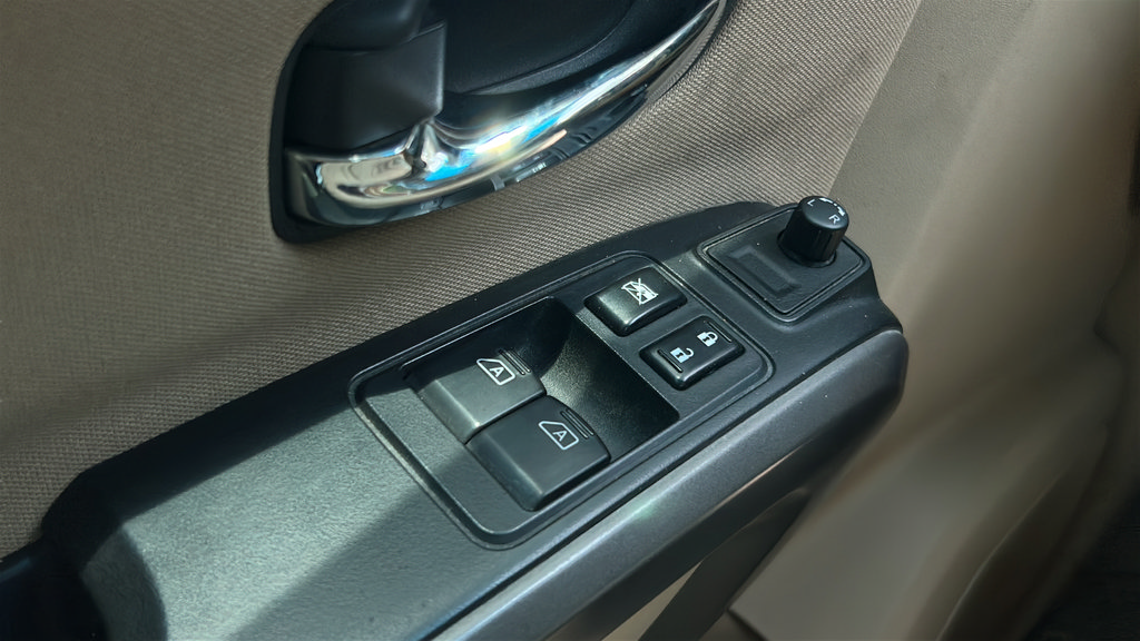 Used 2015 Nissan Titan SV w/ SV Value Truck Package RWD image 11