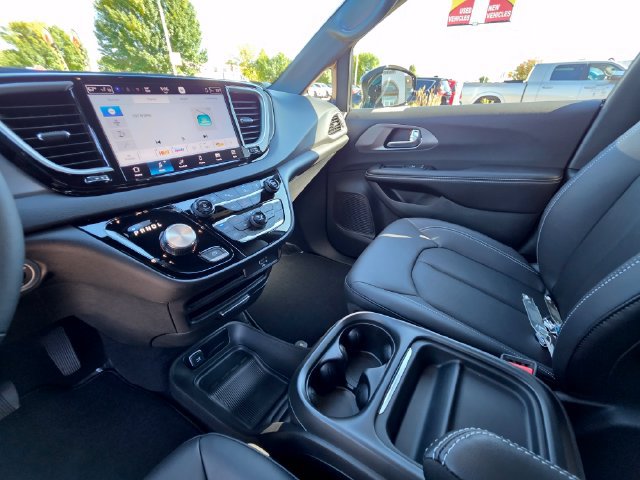 New 2027 Chrysler Pacifica LX FWD image 21