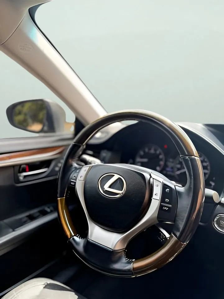 Used 2015 Lexus ES 350 w/ Luxury Package FWD image 31