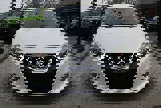 Used 2016 Nissan Maxima SR w/ Midnight Edition image 2