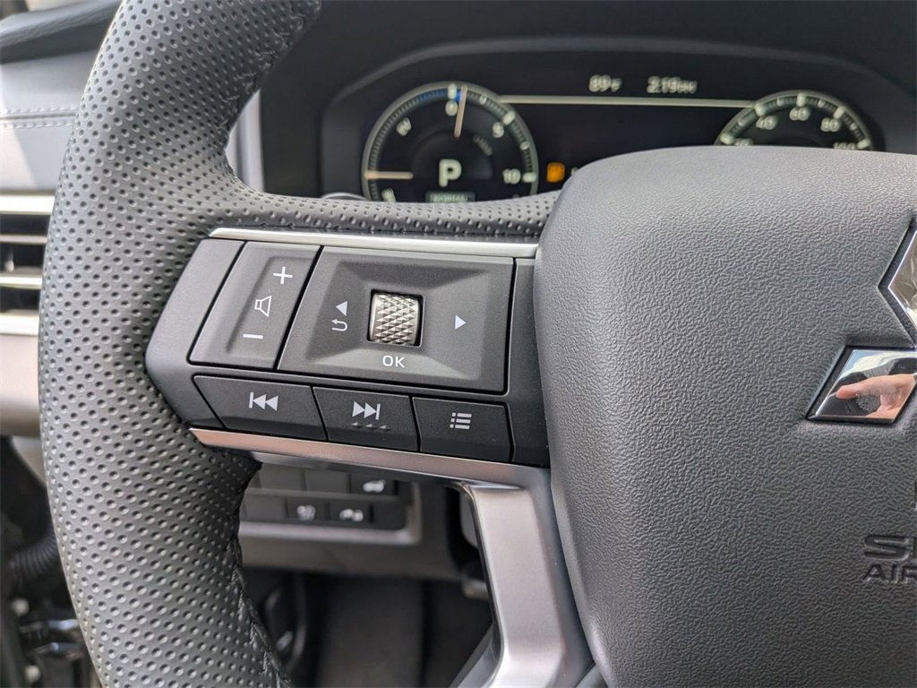 New 2025 Mitsubishi Outlander SE image 19