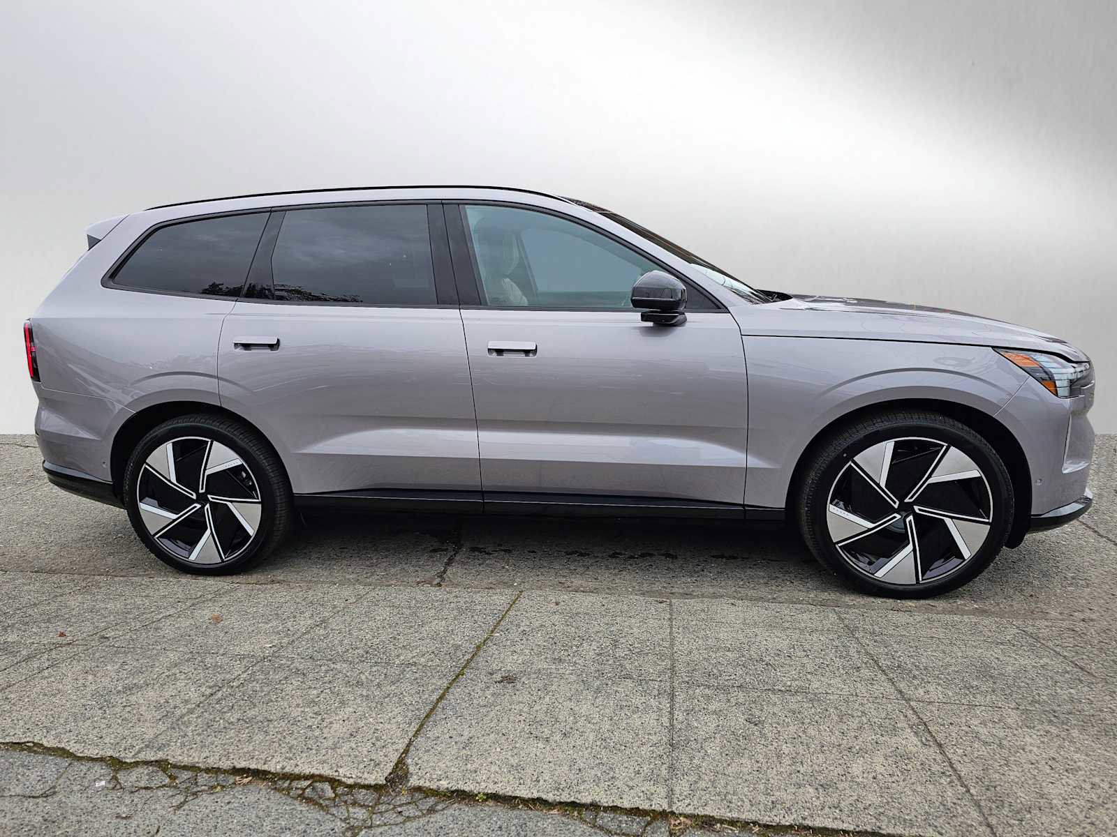 New 2026 Volvo EX90 Ultra AWD/4WD image 2