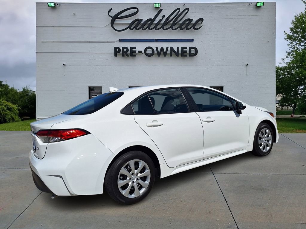 Used 2023 Toyota Corolla LE image 3